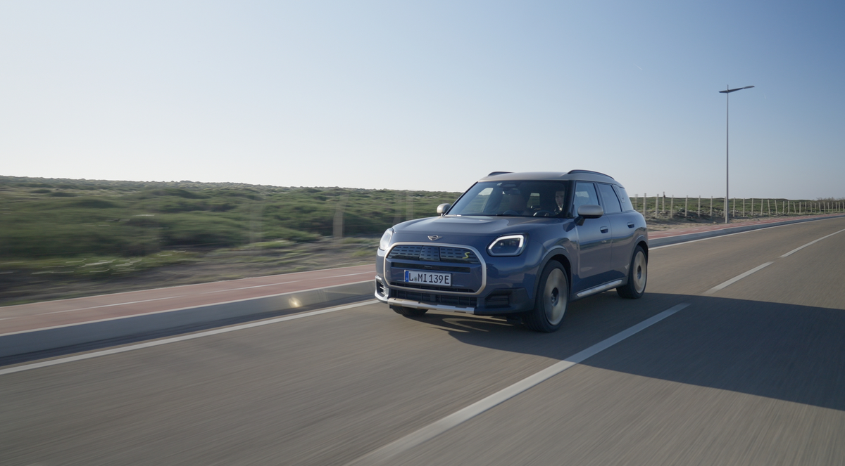 Essai Mini Countryman 2024 : électrique, CarKey, écran rond, conduite autonome... la révolution !