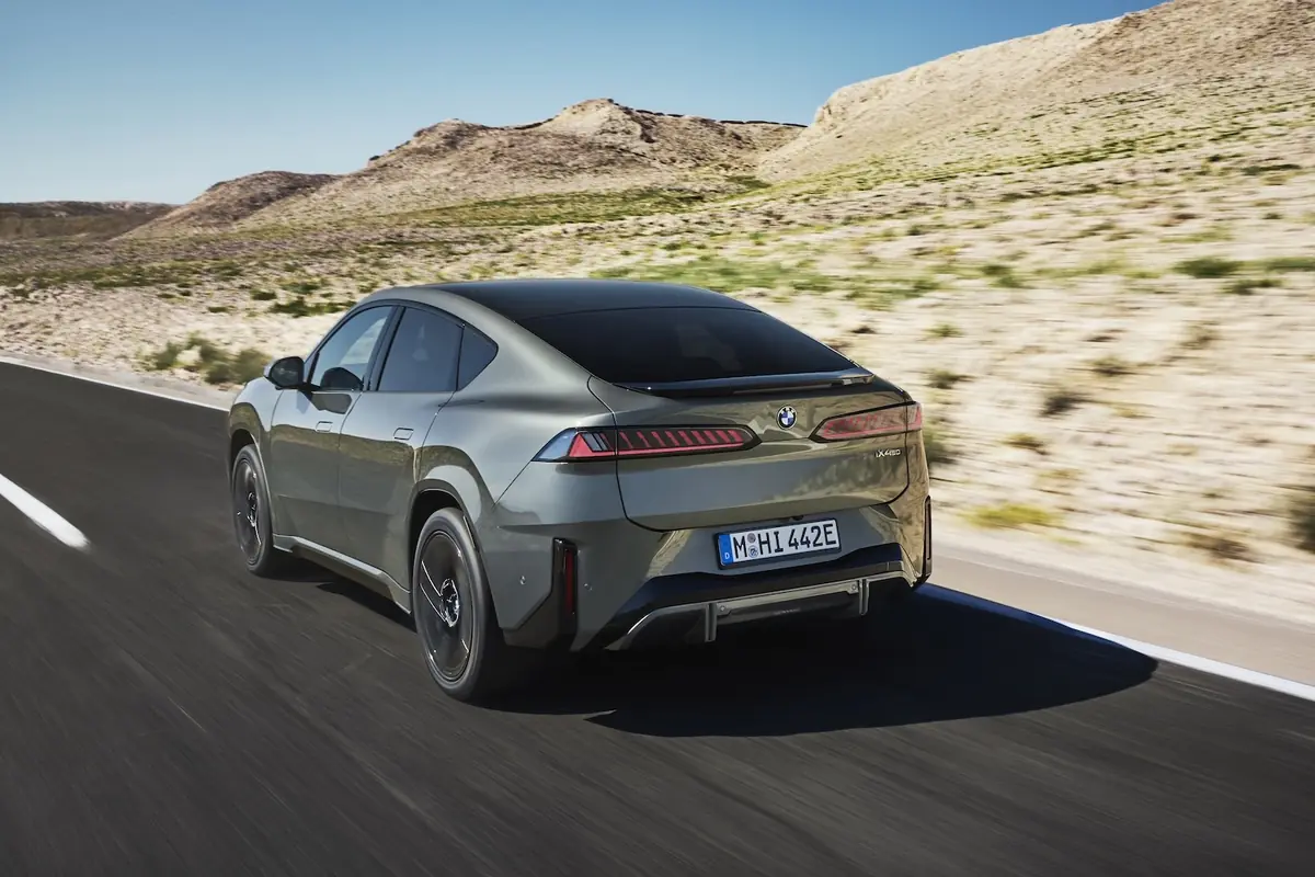 BMW iX4&nbsp;: jusqu'&agrave; 828 km d'autonomie pour le SUV coup&eacute; &eacute;lectrique