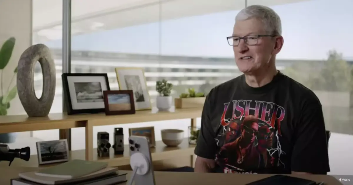 Apple Tim Cook Usher