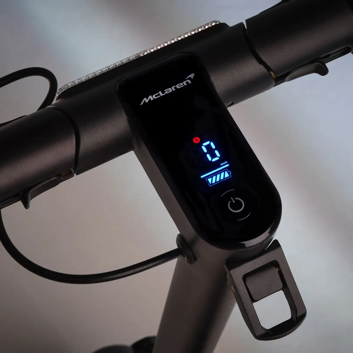 Test de la trottinette McLaren Pure x&nbsp;: m&eacute;rite-t-elle son blason&nbsp;?