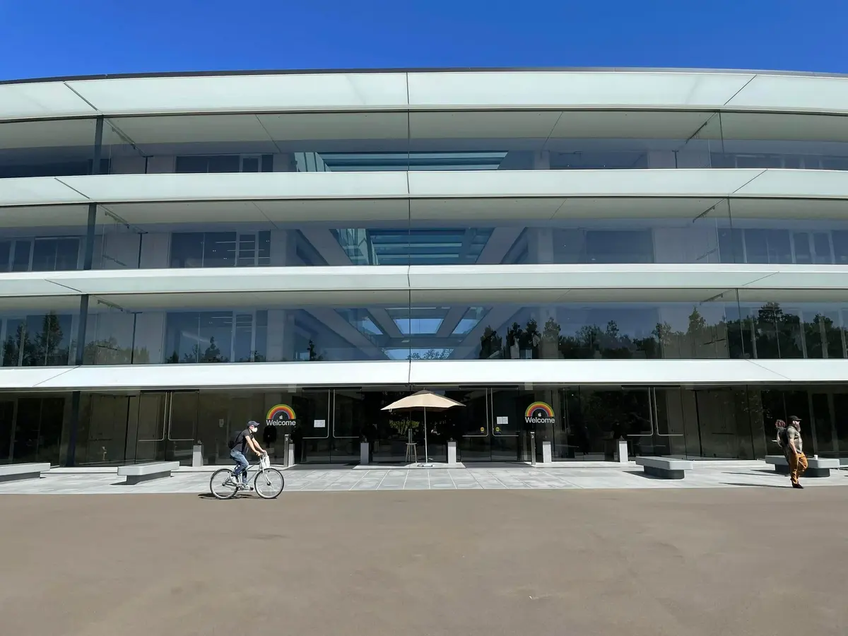 Quelques photos et vidéos exclusives d'Apple Park durant la WWDC 2022