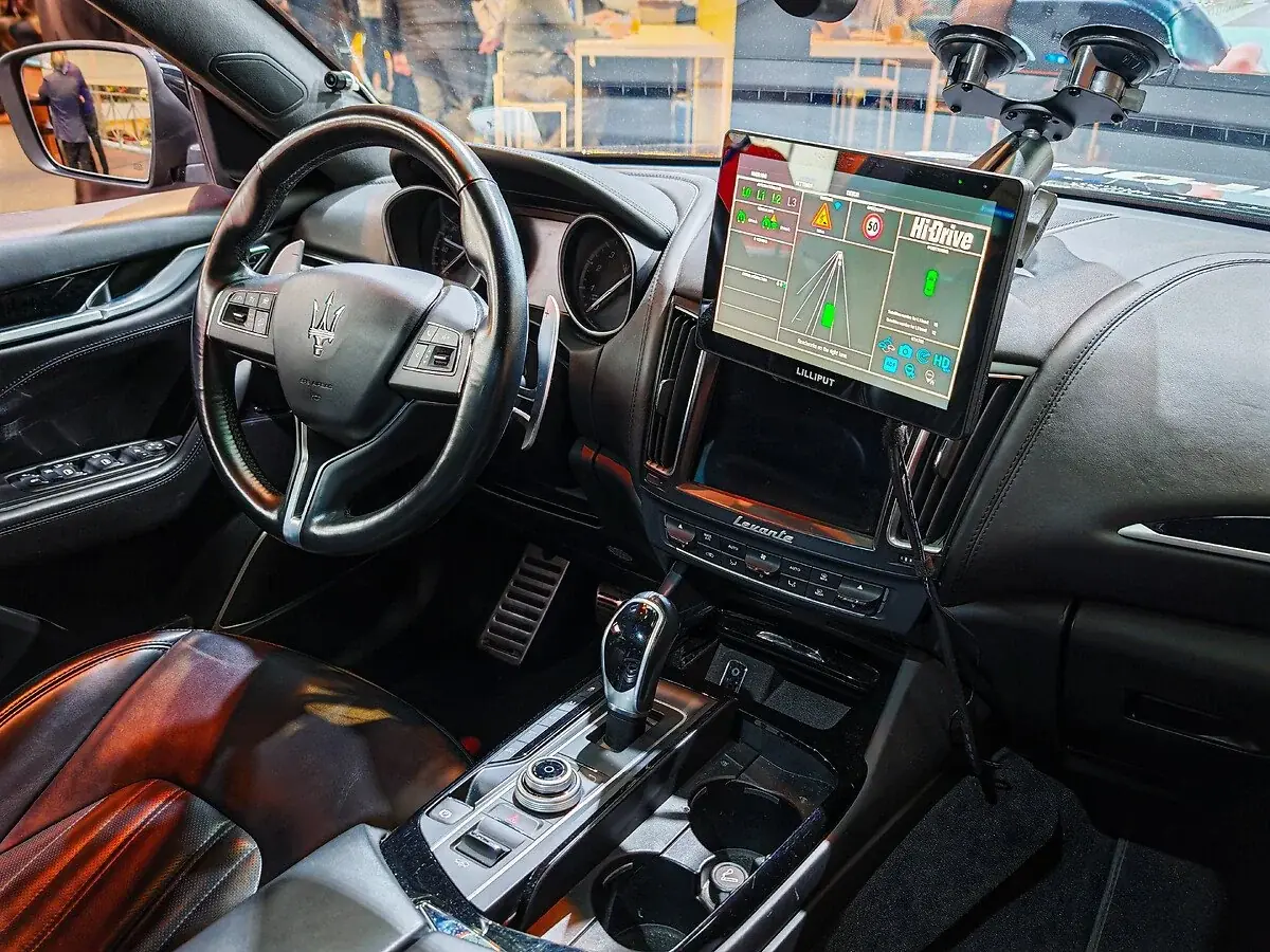 Conduite autonome : Stellantis dévoile ses prototypes face à l'offensive Tesla