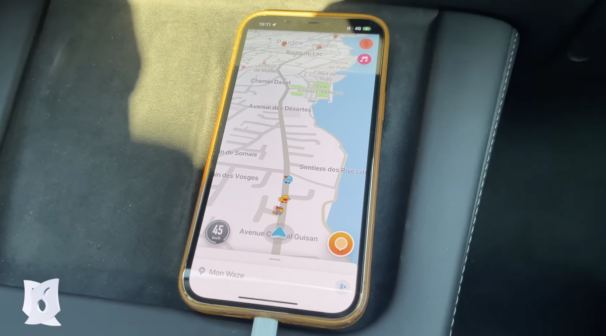 Waze chez Tesla ? Elon Musk préparerait son propre avertisseur de radars !