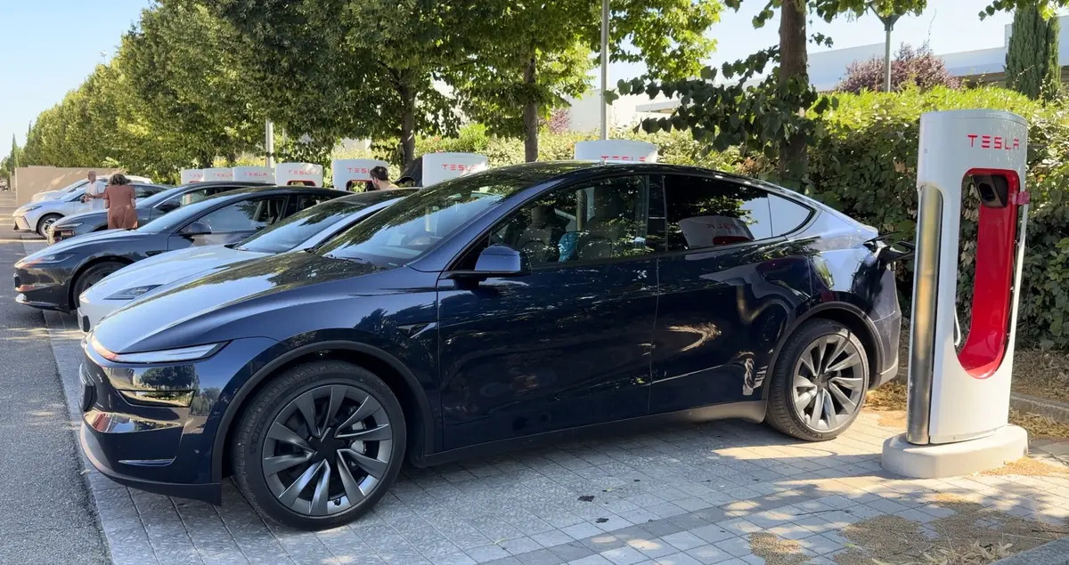 Essai Model Y 7 places 2026&nbsp;: peut-on vraiment partir en vacances en famille avec des bagages&nbsp;?