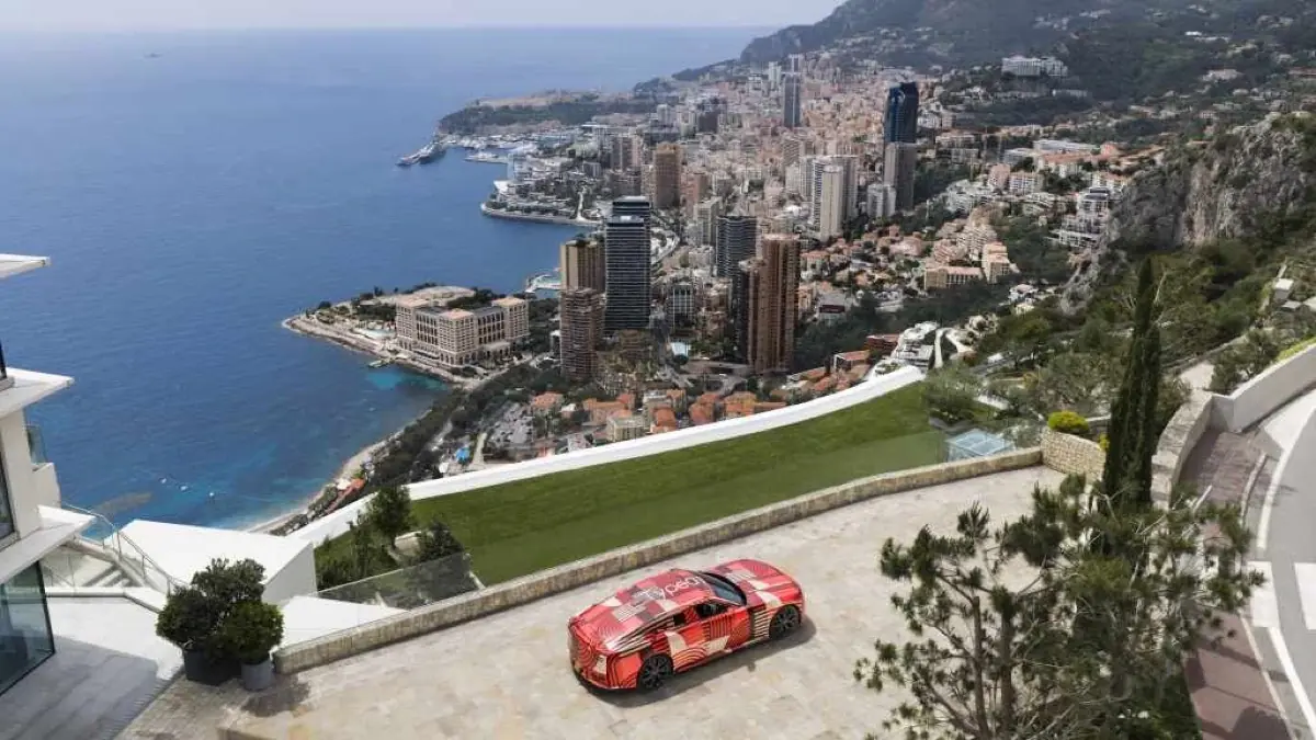 Jaguar fait rouler sa Type 01 &agrave; Monaco