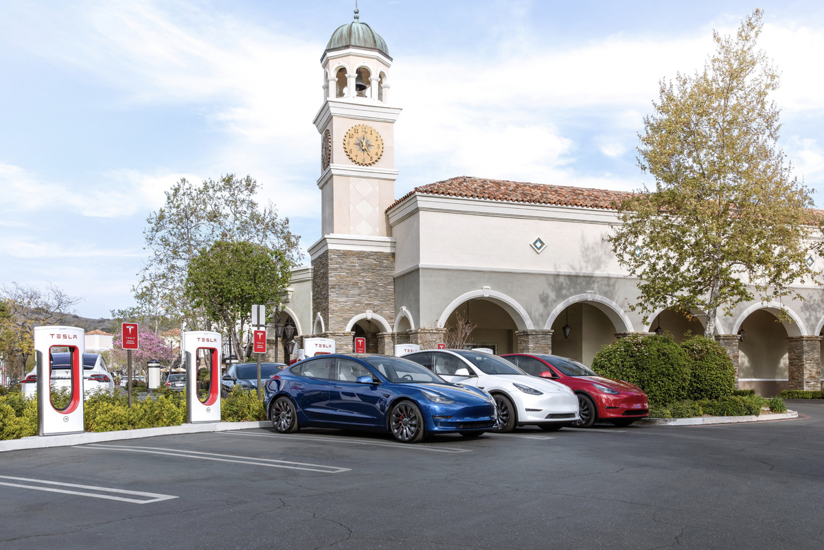 Tesla baisse le prix des abonnements aux SuperChargers avec une formule annuelle