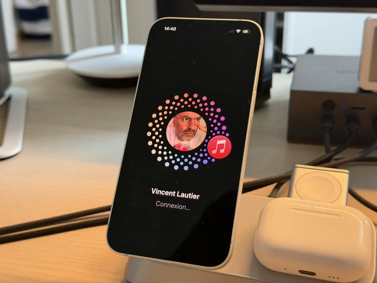 L'iPhone 17e tient sur mon dock MagSafe&nbsp;!