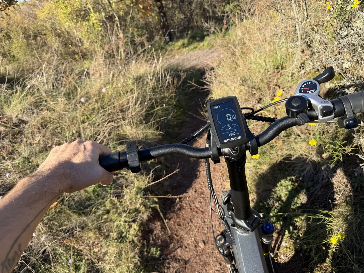 Test de l'ENGWE EP-2 Boost : le vélo électrique pliant qui ne recule devant rien