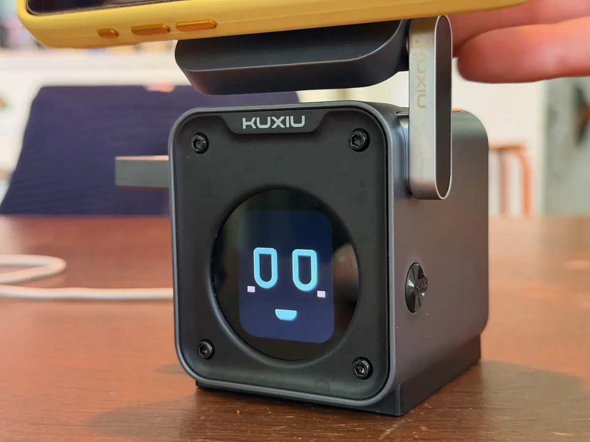 Test du Kuxiu D5, le chargeur MagSafe qui garde votre iPhone au frais