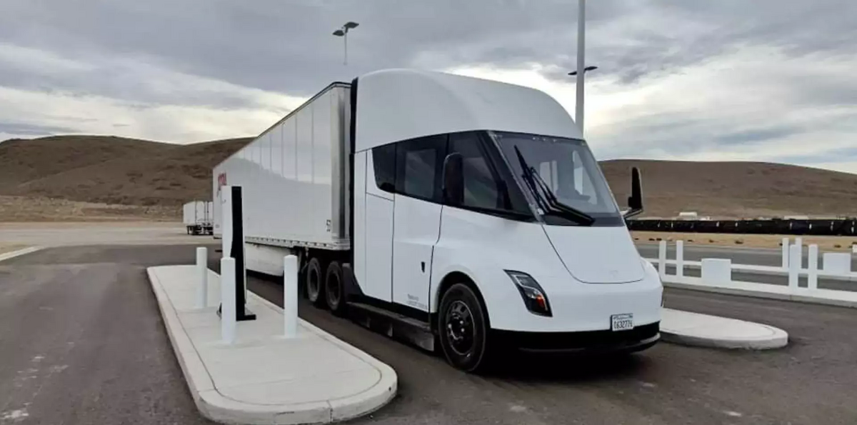 Tesla : des SuperChargers V4 à 1000 kW en 2023 pour le CyberTruck et le Tesla Semi !