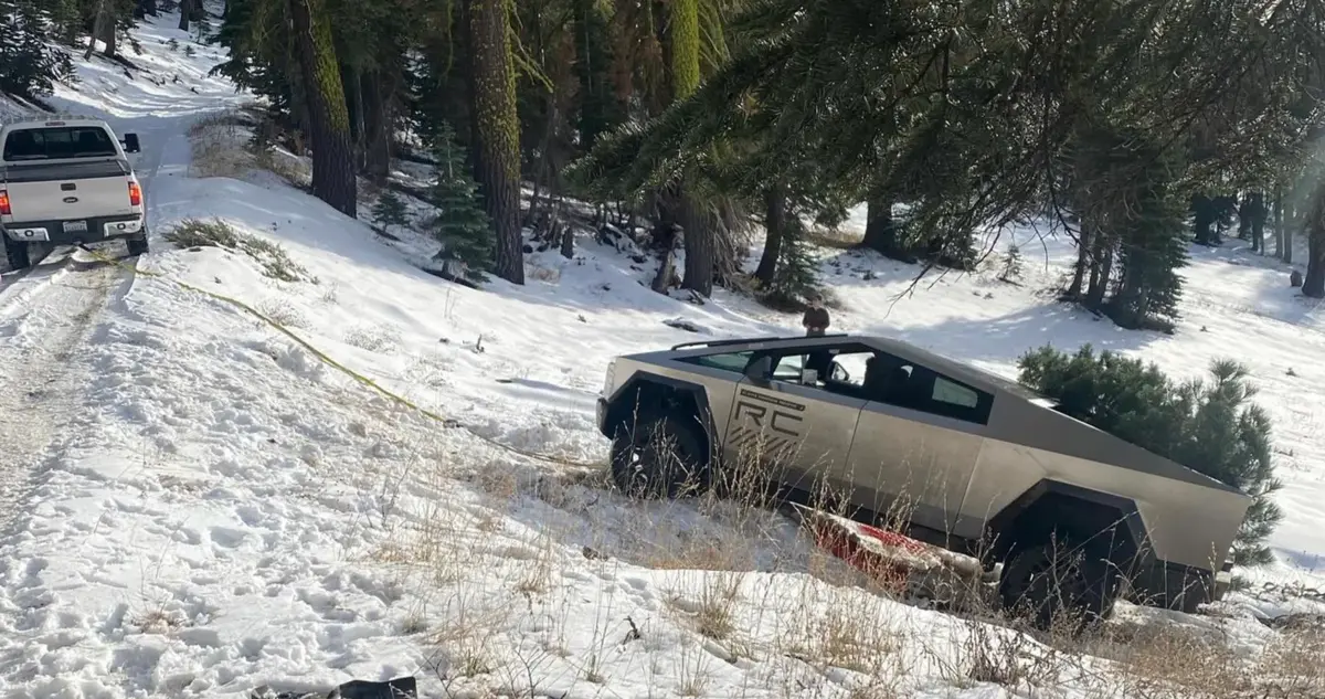 VE : le Cybertruck en galère dans la neige, RangeRover électrique & un nouveau Robot Tesla