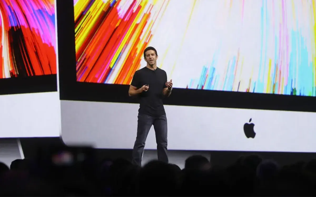 John Ternus lors de sa premi&egrave;re keynote.