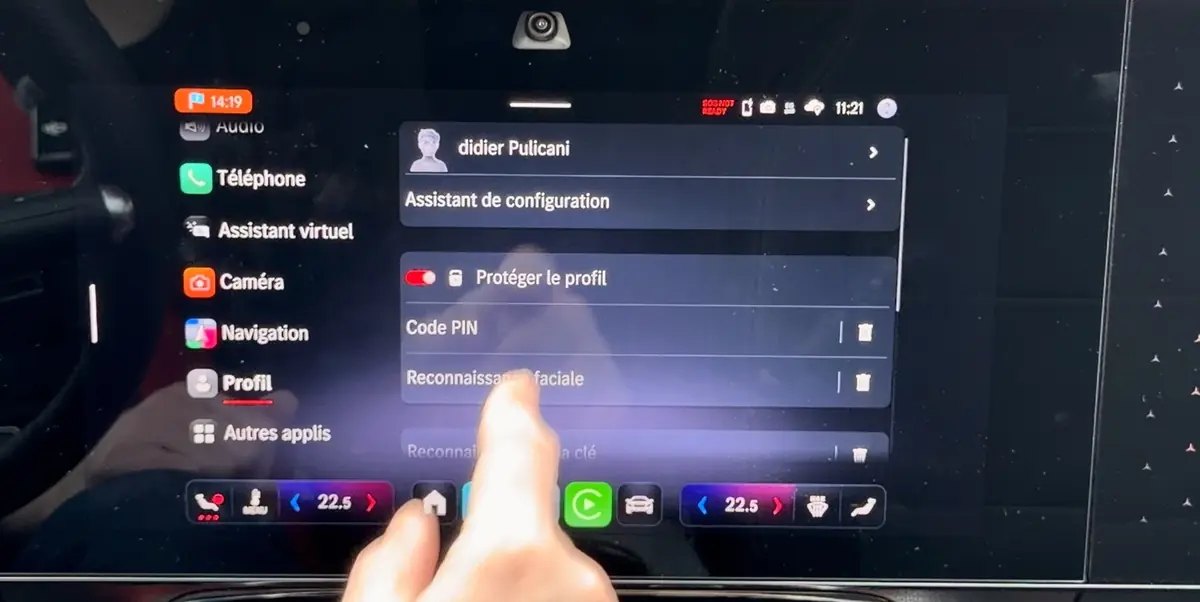 Mercedes a mis un iPad et Face ID dans son CLA&nbsp;! (Test des &eacute;crans Mercedes 2026)
