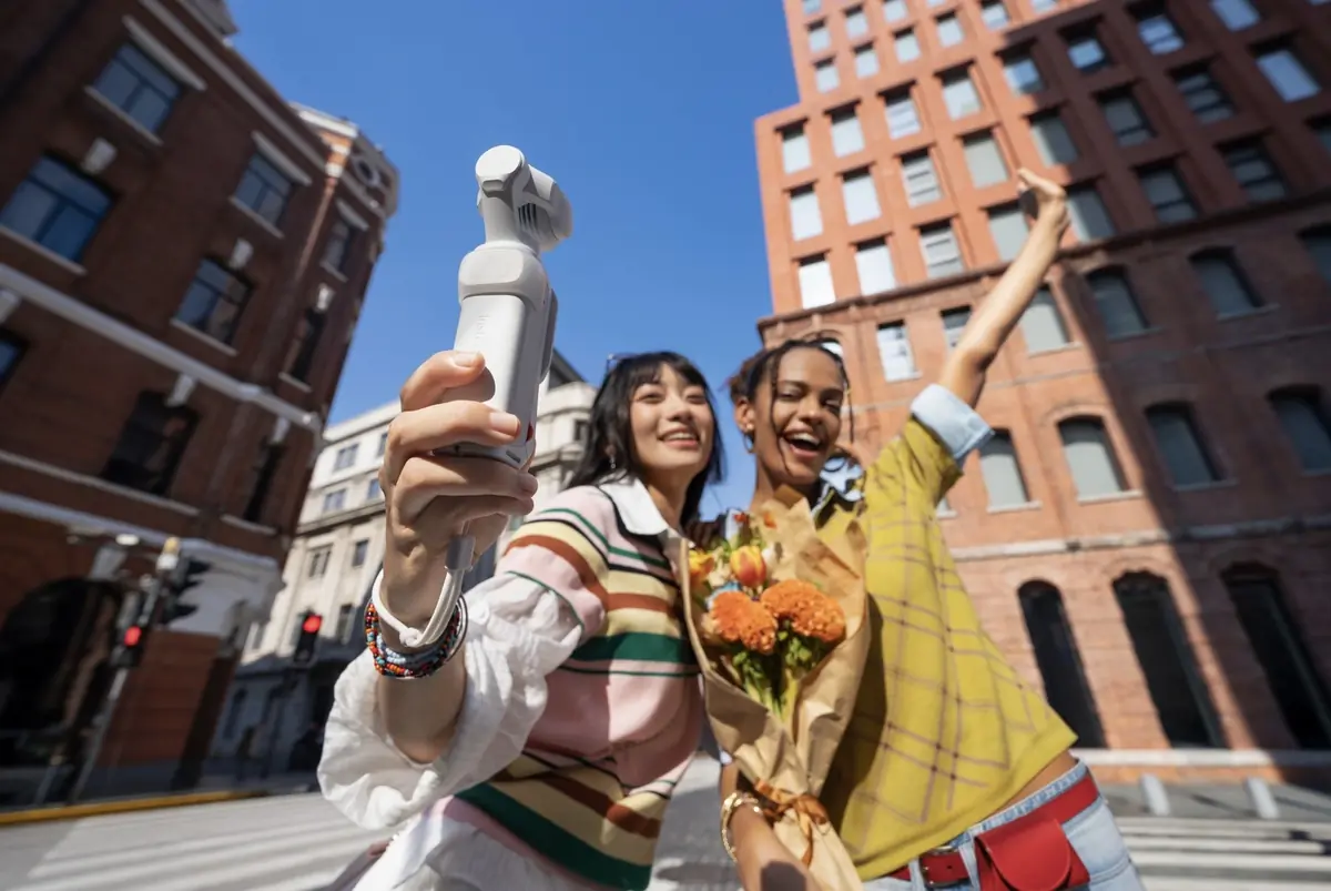 Insta360 Luna Pro&nbsp;: une cam&eacute;ra de poche 8K avec Leica &agrave; 529 euros