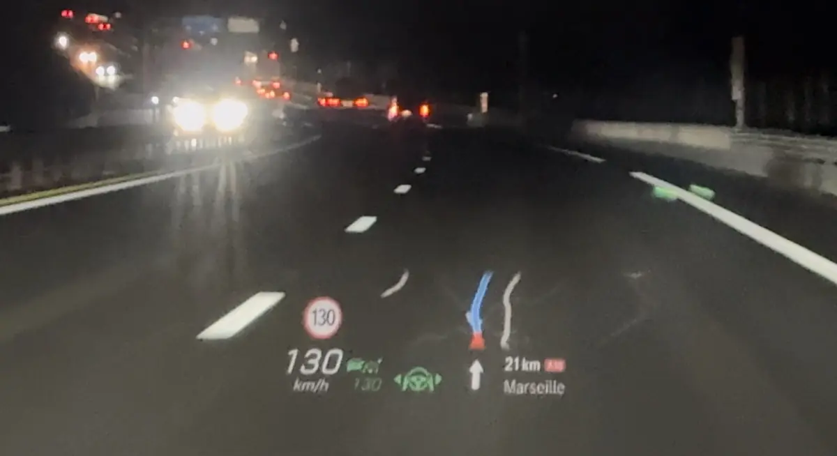 Mercedes a mis un iPad et Face ID dans son CLA&nbsp;! (Test des &eacute;crans Mercedes 2026)