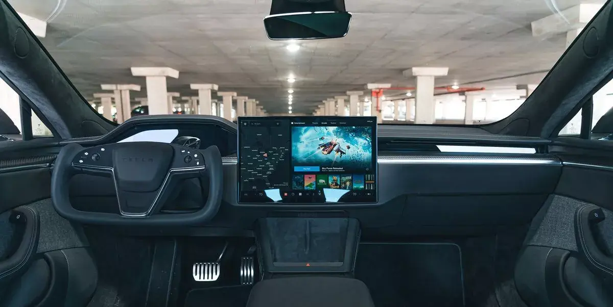 Waze chez Tesla ? Elon Musk préparerait son propre avertisseur de radars !