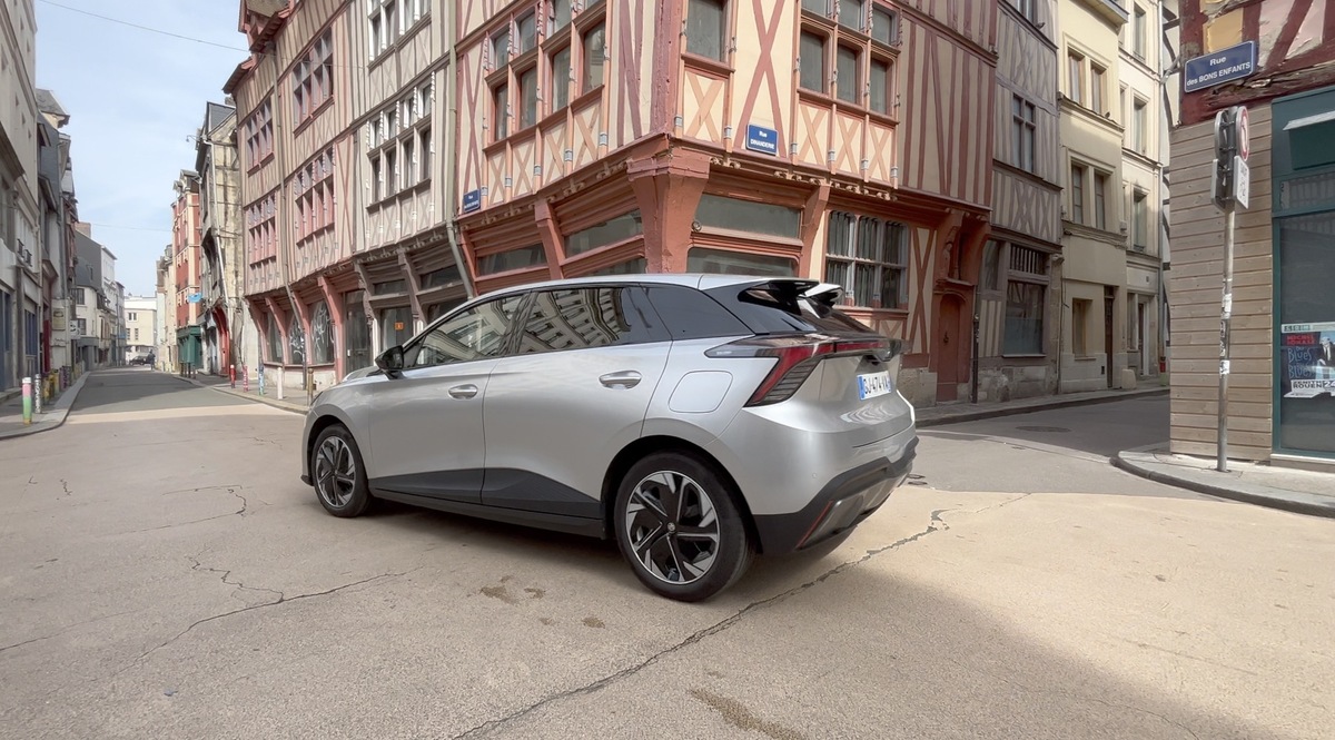 Essai MG4 Luxury : prix, autonomie, recharge... la meilleure voiture électrique abordable de 2023 ?