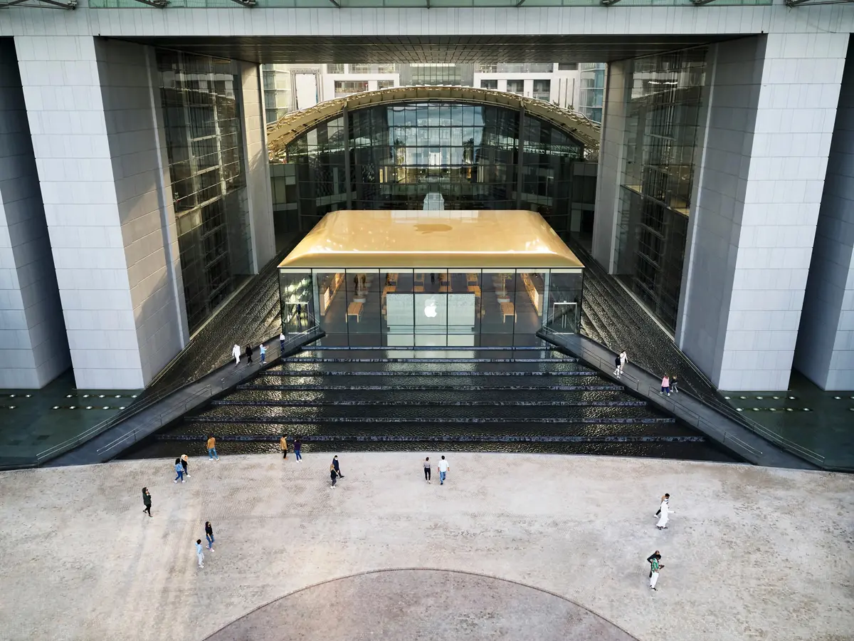 Le nouvel Apple Store d'Abu Dhabi se veut un monument d'exception en noir et or