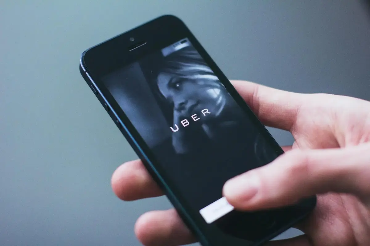 Les chauffeurs VTC manifestent contre les nouvelles commissions d’Uber