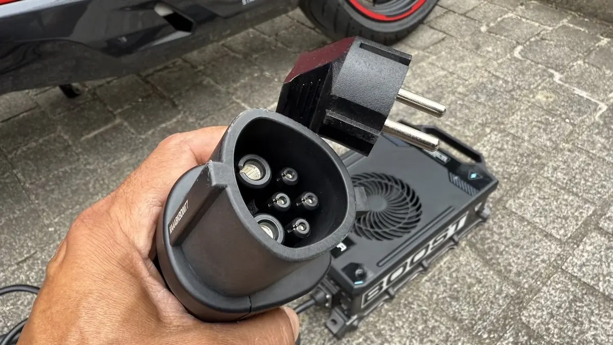 Essai Ultraviolette F77 Mach 2, une moto &eacute;lectrique convaincante mais pas sans d&eacute;fauts