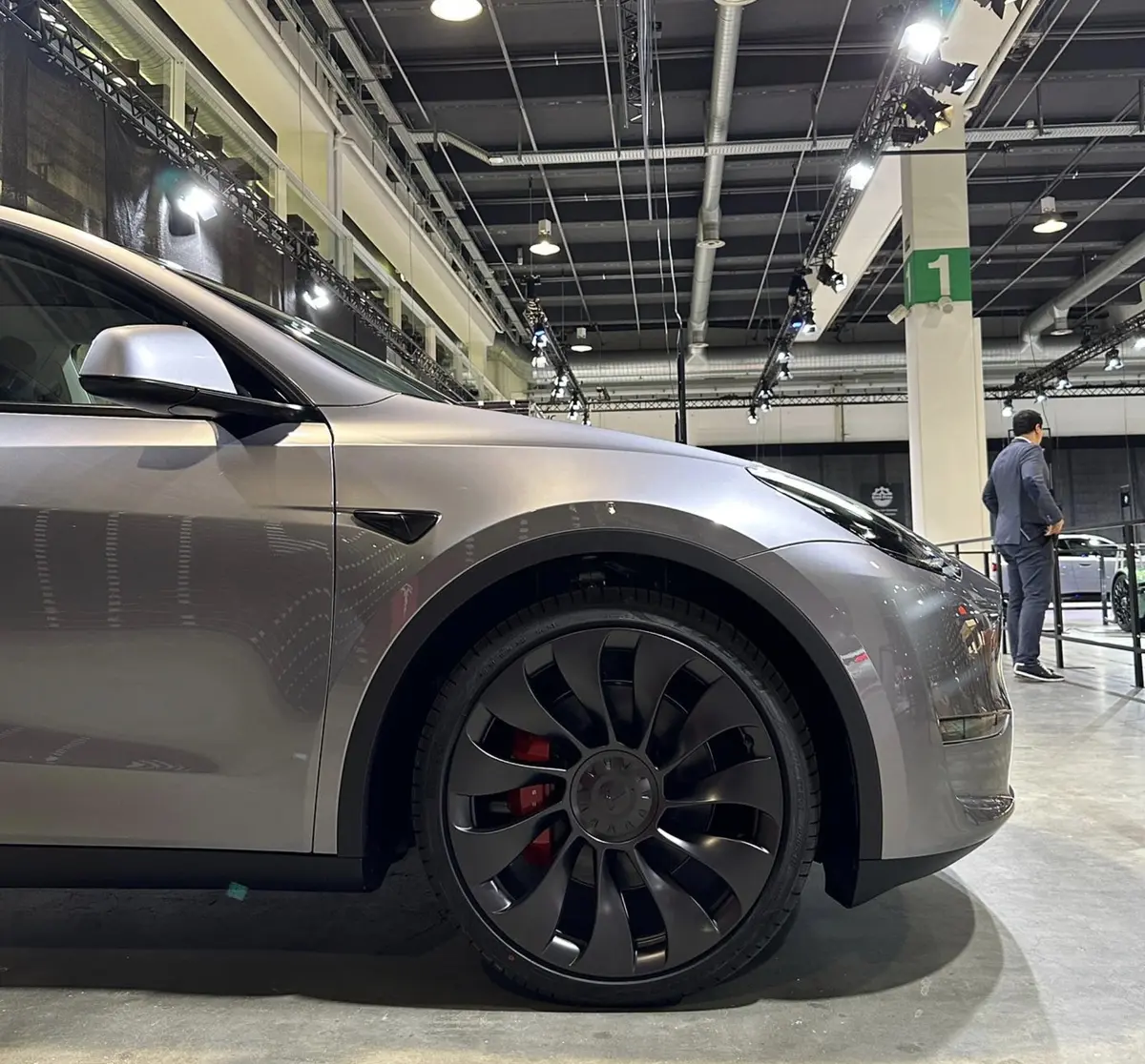 L'image soir : voici la nouvelle couleur gris Quicksilver du Tesla Model Y "en vrai"