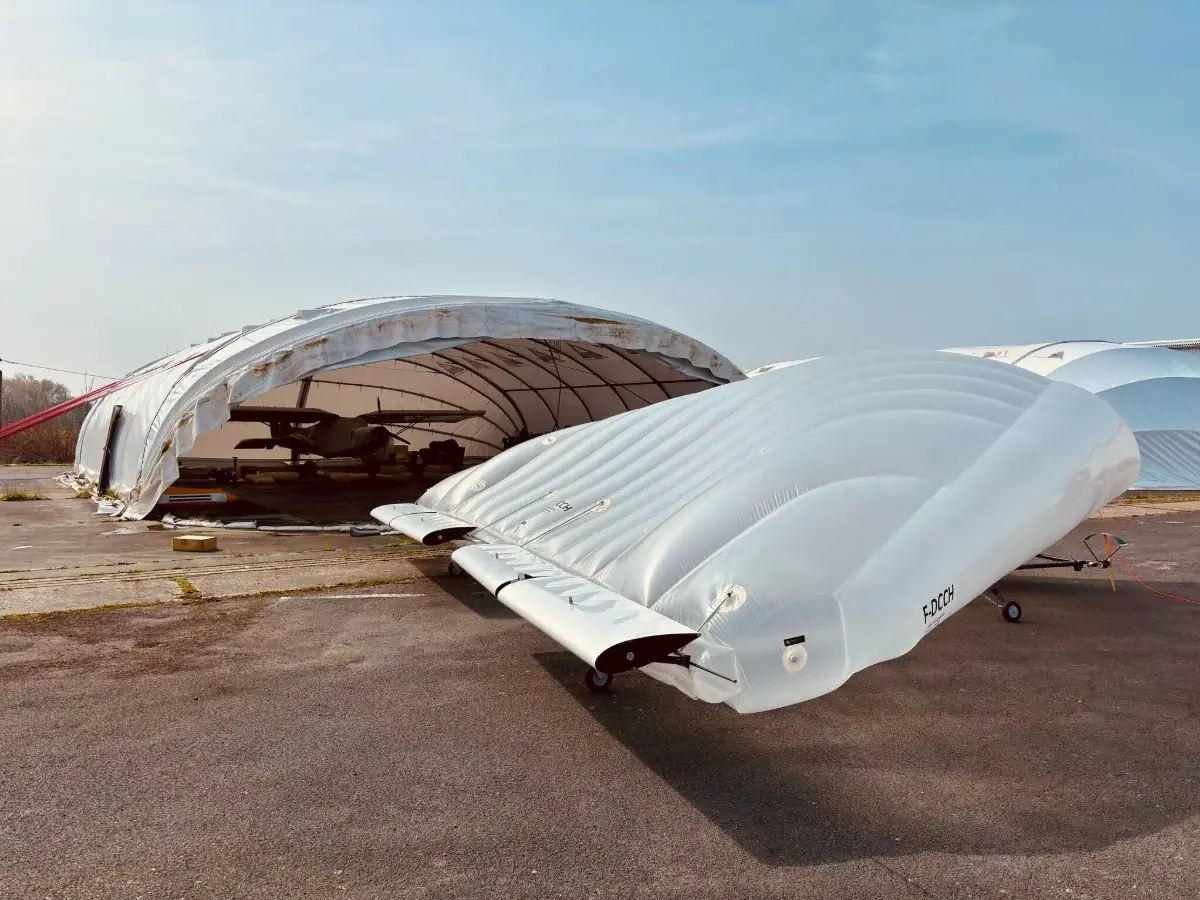 Ce drone cargo de 8 m&egrave;tres vole avec une aile gonflable (et il est fran&ccedil;ais)