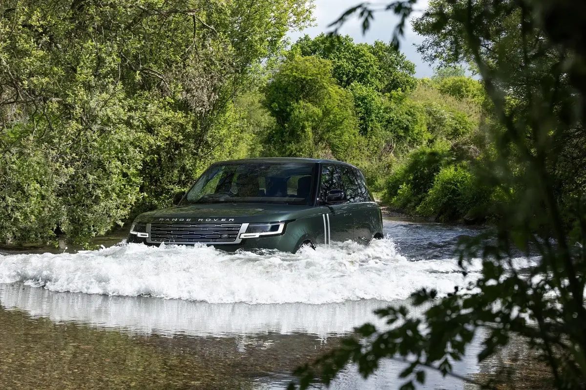 Range Rover Electric&nbsp;: jusqu'&agrave; 611 km d'autonomie, 350 kW en charge pour 161 500 euros
