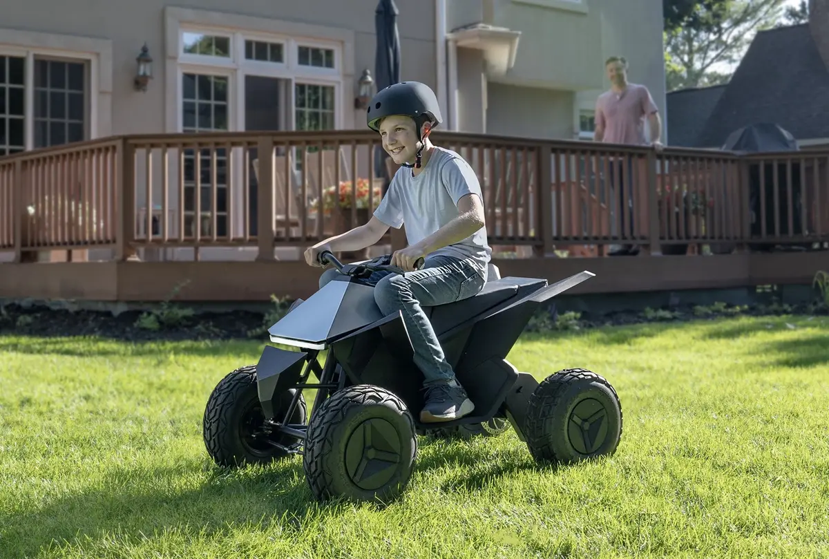 Le Tesla Cyberquad pour enfants est disponible en Europe ! (On l'a testé)