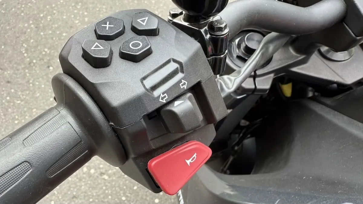 Essai Ultraviolette F77 Mach 2, une moto &eacute;lectrique convaincante mais pas sans d&eacute;fauts