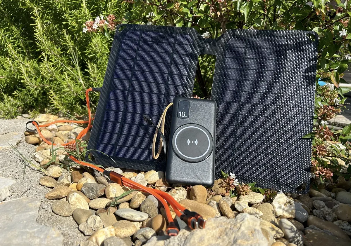 Test du Kit solaire Infinity Power avec batterie pour charger son iPhone en rando + code promo