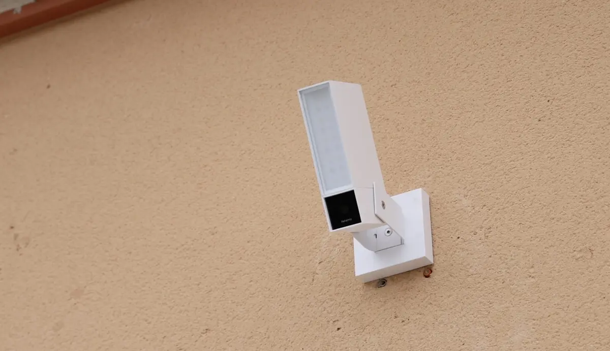 Grosse promo sur la caméra Netatmo avec éclairage et sirène : compatible HomeKit, pas d'abonnement !