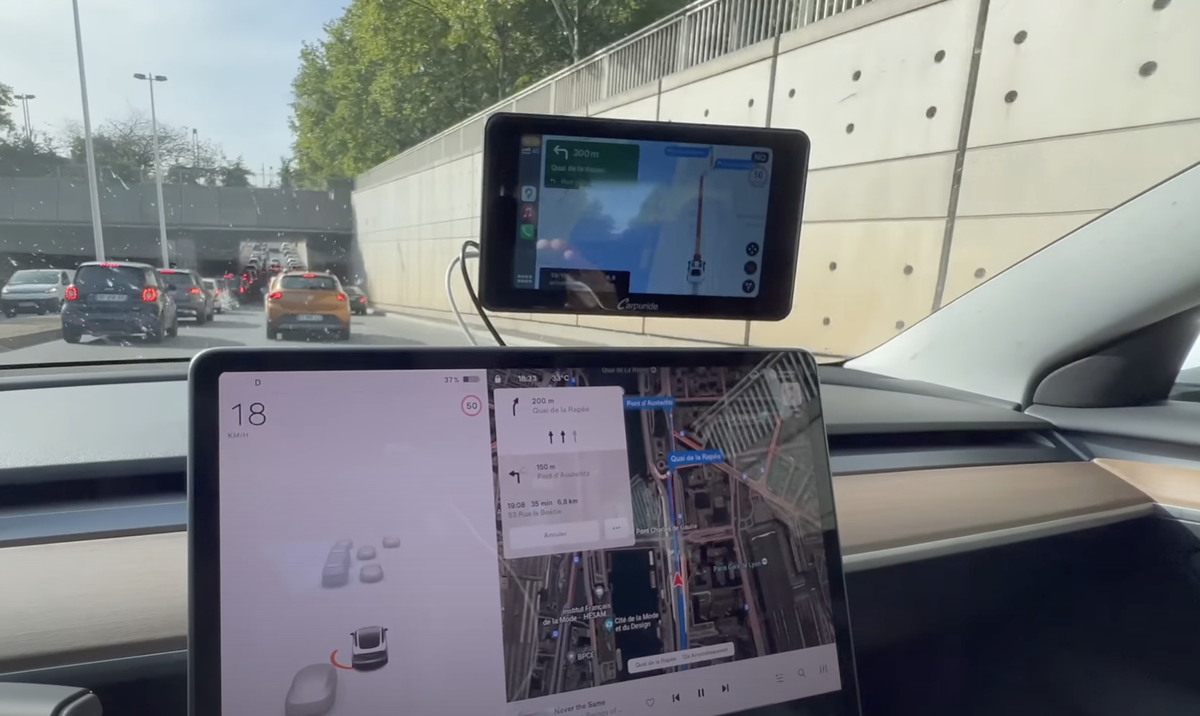 Waze chez Tesla ? Elon Musk préparerait son propre avertisseur de radars !