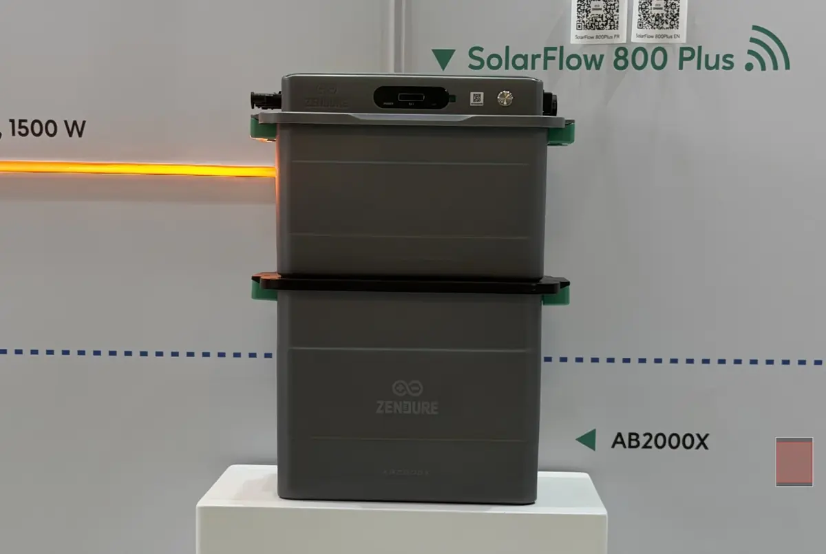 Zendure SolarFlow 800 Plus : on a vu la batterie solaire low-cost et ultra-compacte de 2kWh à 479€ !