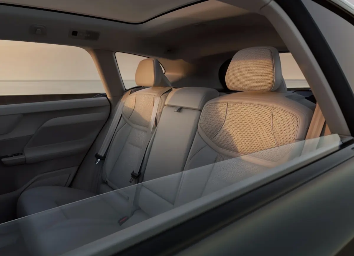 Volvo EX60 2026&nbsp;: 680 ch, 800V, &eacute;cran convexe, 810 km d'autonomie, et sans bug&nbsp;?