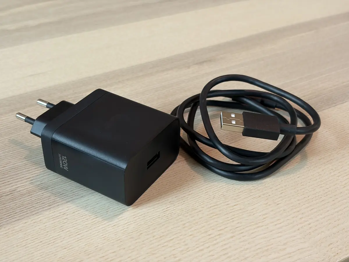 Chargeur 120W avec son câble... USB-A !