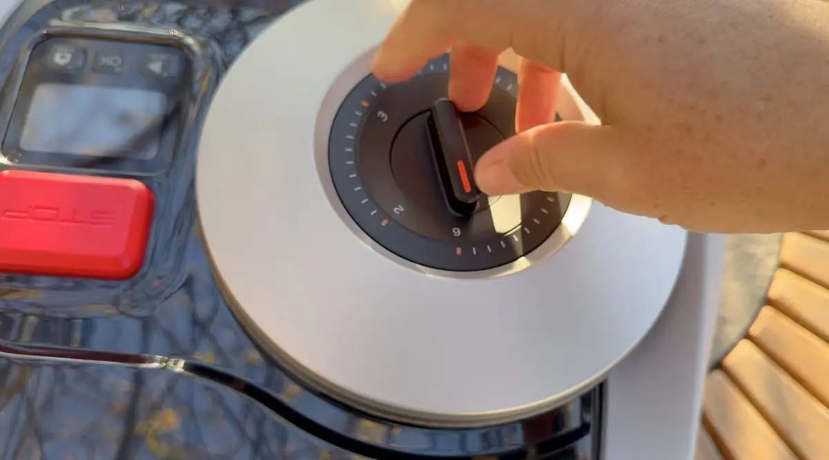 Test du robot-tondeuse Segway-Navimow i105 à 649€ : le BON PLAN pour le BLACK FRIDAY !