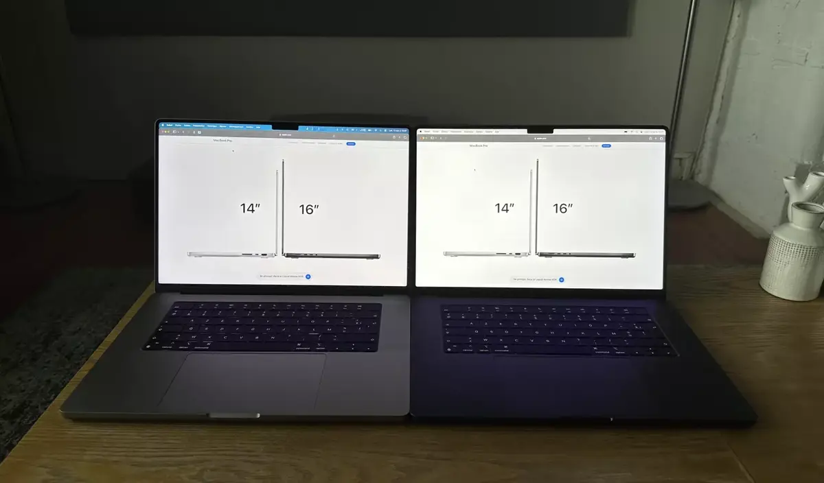 En assombrissant la pièce et sur des pages blanches, la différence est plus flagrante : M1 Pro à gauche, M3 Max à droite