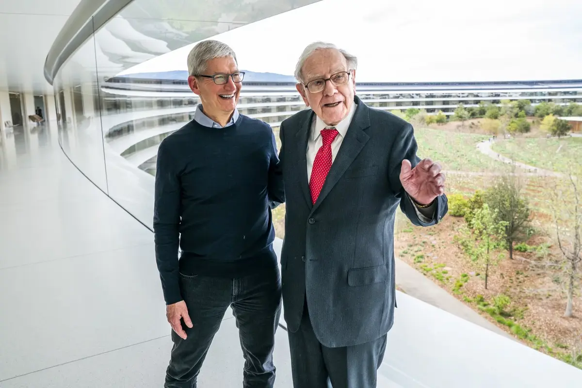 Warren Buffet Tim Cook Berkshire Hattaway APPL Apple