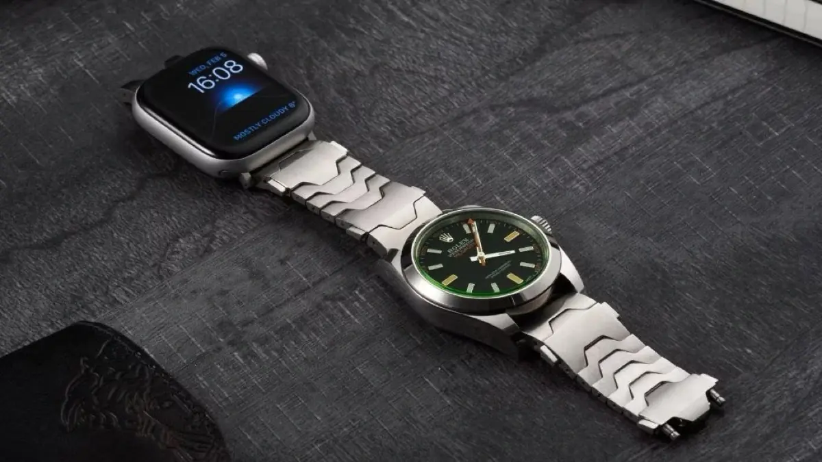 Ce bracelet vous permet de porter une Rolex et une Apple Watch sur le m&ecirc;me poignet