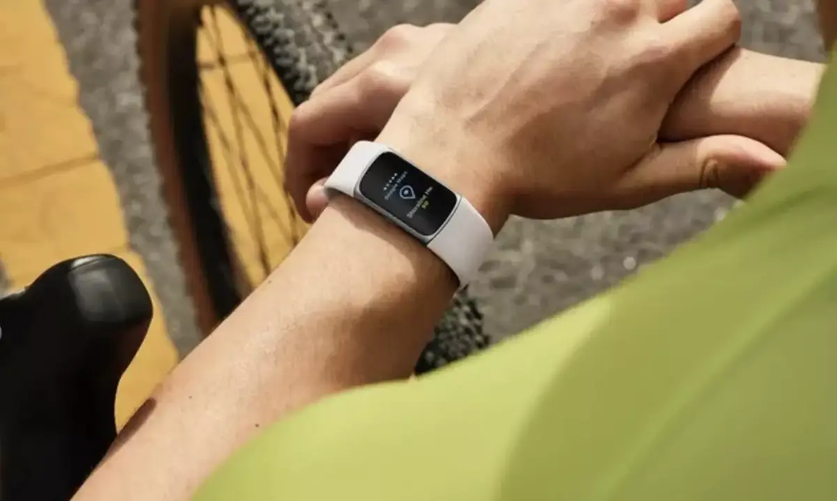 Voici le Fitbit Charge 6 : une alternative low cost à l'Apple Watch ?