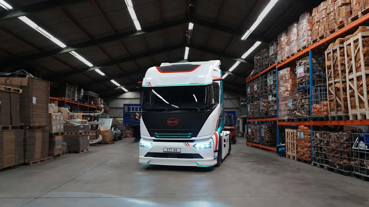 BYD ETT 44&nbsp;: un camion &eacute;lectrique de 1 000 ch pour concurrencer le Tesla Semi