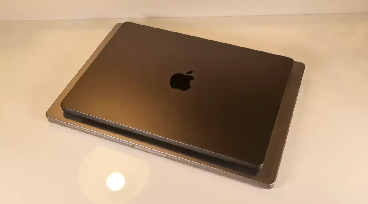 MacBook Pro M3 : que pensez-vous du Noir sidéral (photos et sondage) ?