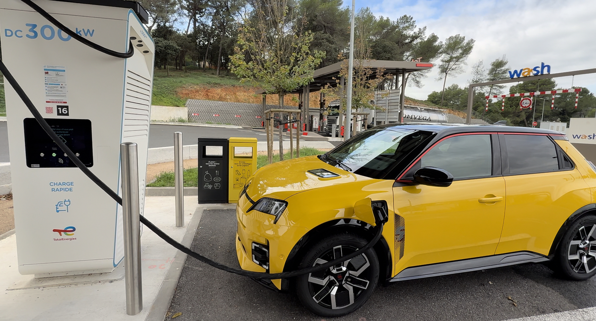 Prime voiture &eacute;lectrique jusqu'&agrave; 6 200 euros&nbsp;: menac&eacute;e pour faire baisser l'essence&nbsp;?