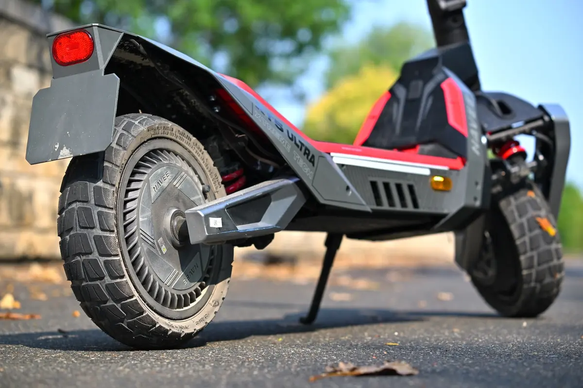 Test Navee XT5 Ultra&nbsp;: deux moteurs et un confort de scooter