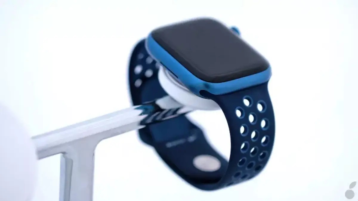 Apple Watchのスポーツバージョンは... Apple Watch Pro（900ドル）