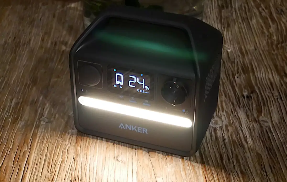 Test Anker 521 : une batterie externe avec prise 220V, allume-cigare, éclairage et USB