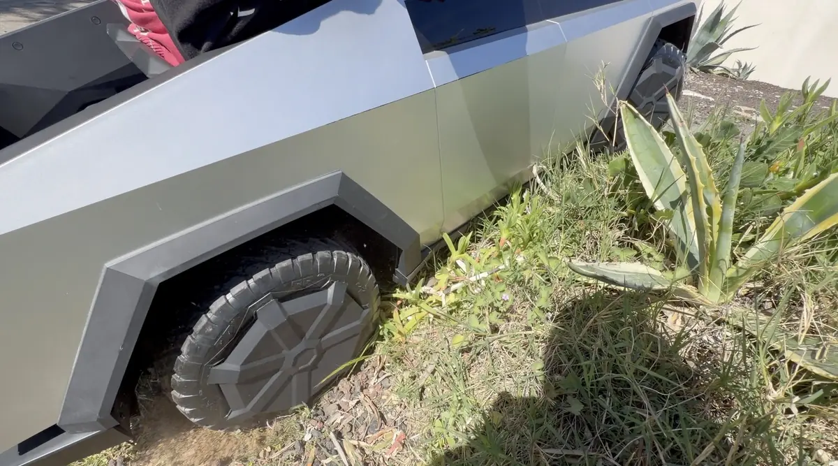 Test du Tesla Cybertruck pour enfants... par des enfants (vid&eacute;o)