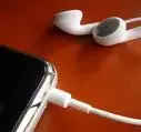 Volume sonore de l'iPhone : soufflez dans les écouteurs !