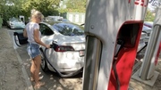 Tesla baissera les prix de ses SuperChargers si vous voyagez plutôt... la nuit !