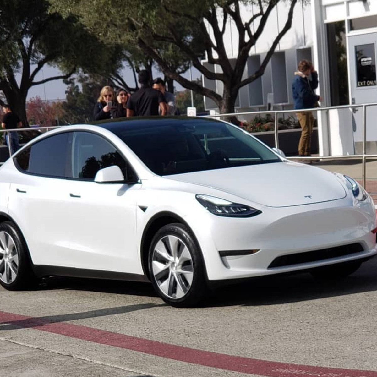 Модель y. Тесла модель y. Tesla model y белая. Тесла model y Performance. Tesla model y Performance белая.